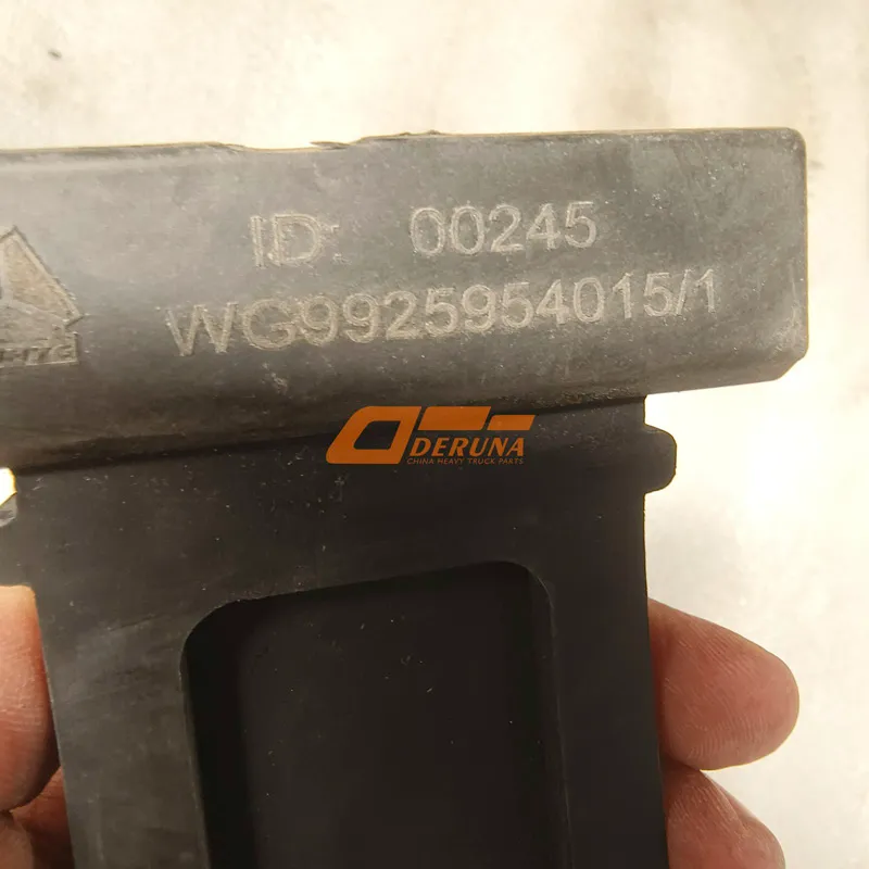 WG9925954015 Rear Fender Strap