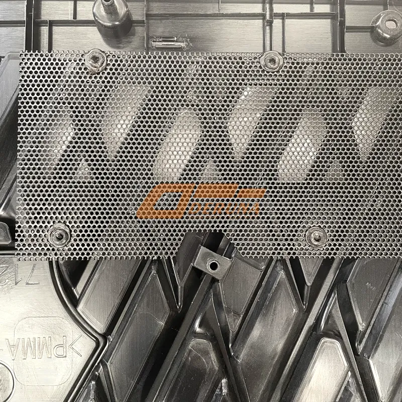 712W61110-0016 Hood Grille