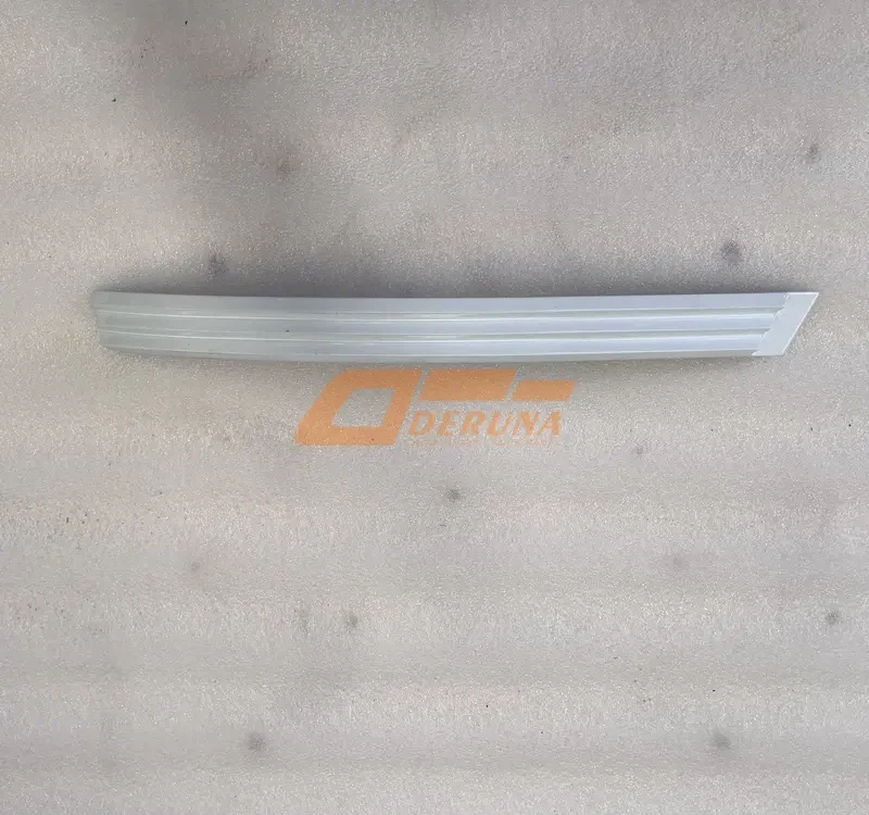 2803094-2000/E Right Headlamp Trim