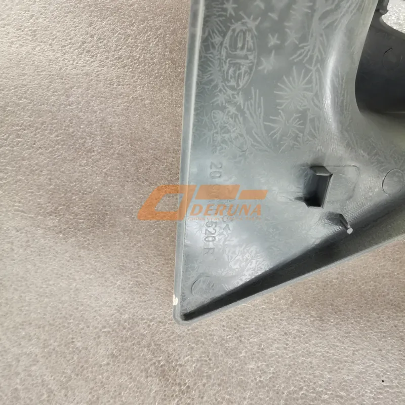 8202022-A01 Mirror bracket cover (lower right)