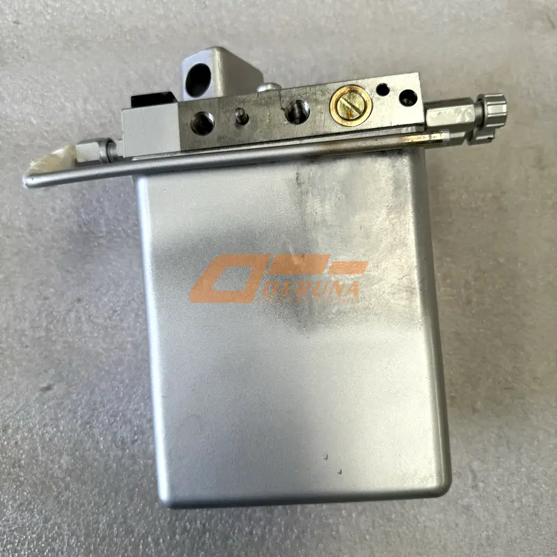 5002320-2172-C00/A Cab Tilt Hand Pump Assembly