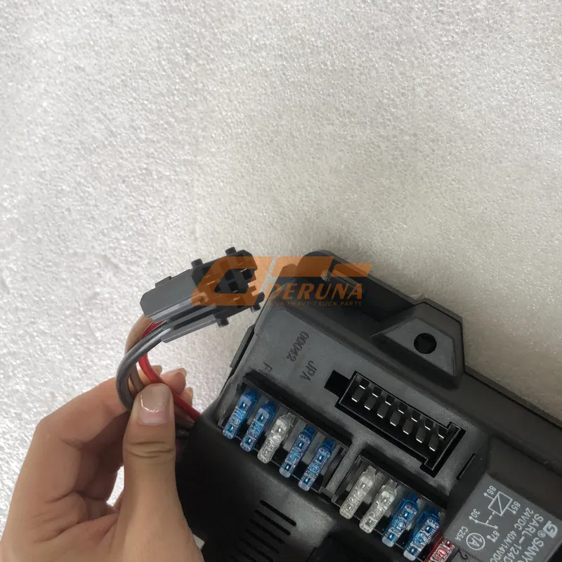 WG9719581023 Relay And Fuse Box