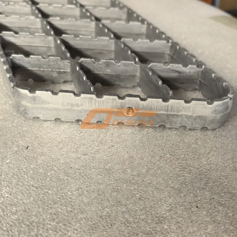 DZ13241240672 Footboard F3000 Right (Upper Step) Aluminum