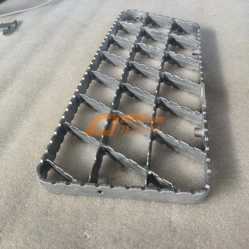 DZ13241240674 Footboard F3000 Right (Middle Step) Aluminum