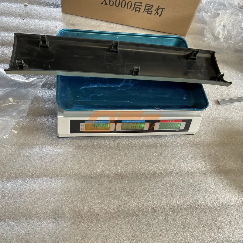 DZ9X259620022 Bumper Upper Center Decoration Strip Shaanxi Automobile X6000