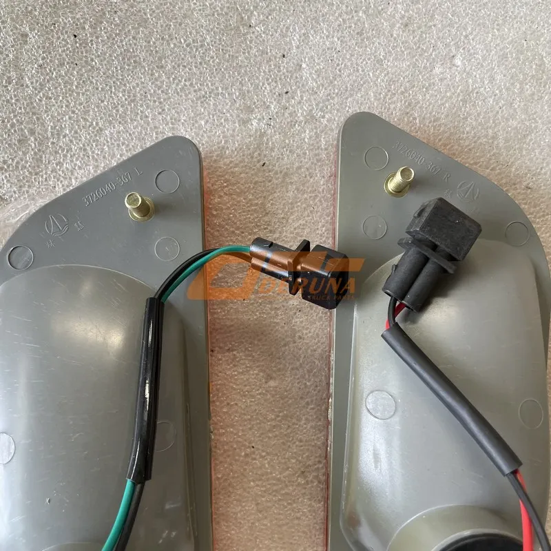 3726035-367 Fender Left Indicator Lamp