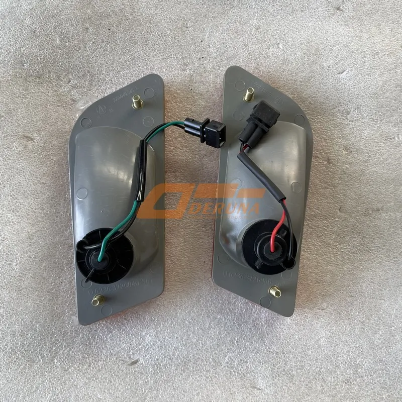 3726035-367 Fender Left Indicator Lamp