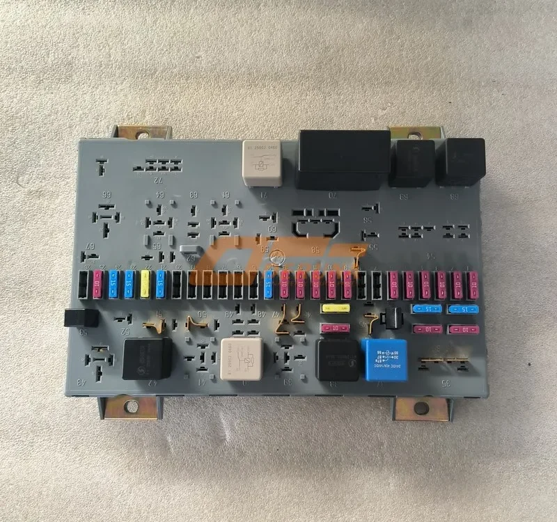 81.25444.6060 Relay And Fuse Box