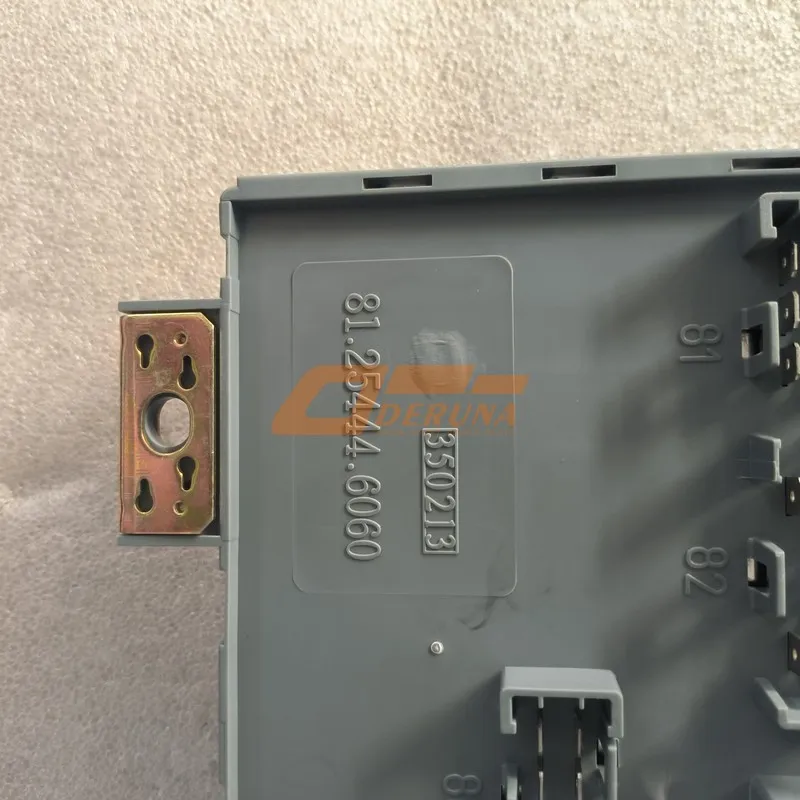 81.25444.6060 Relay And Fuse Box