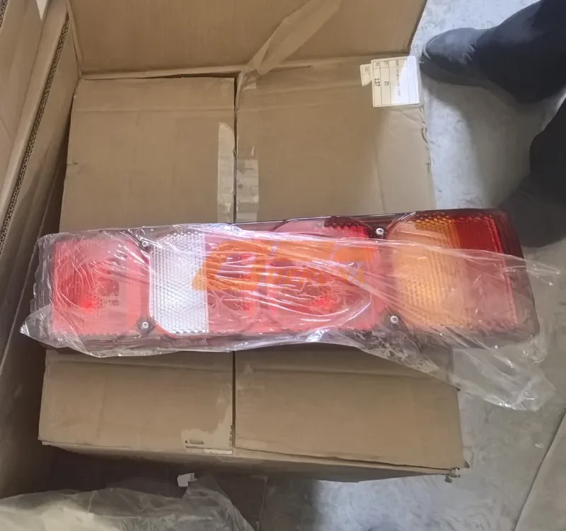 YZ952581500001 Tail Lamp Lhs + Rhs