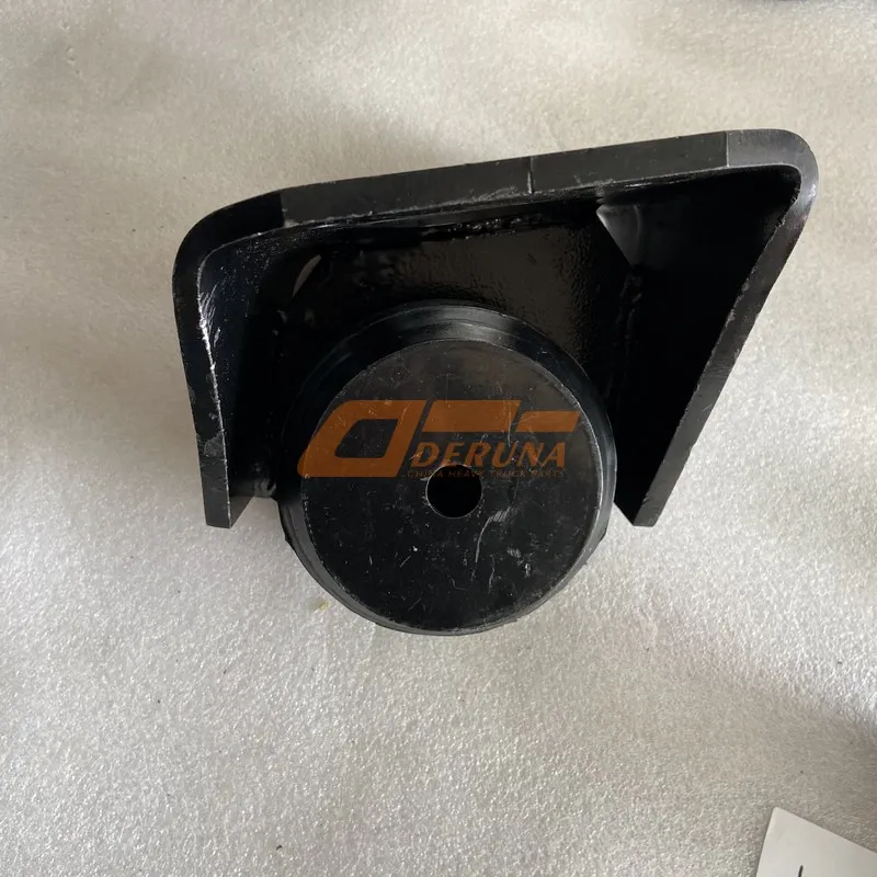 Кронштейн двигателя с болтами