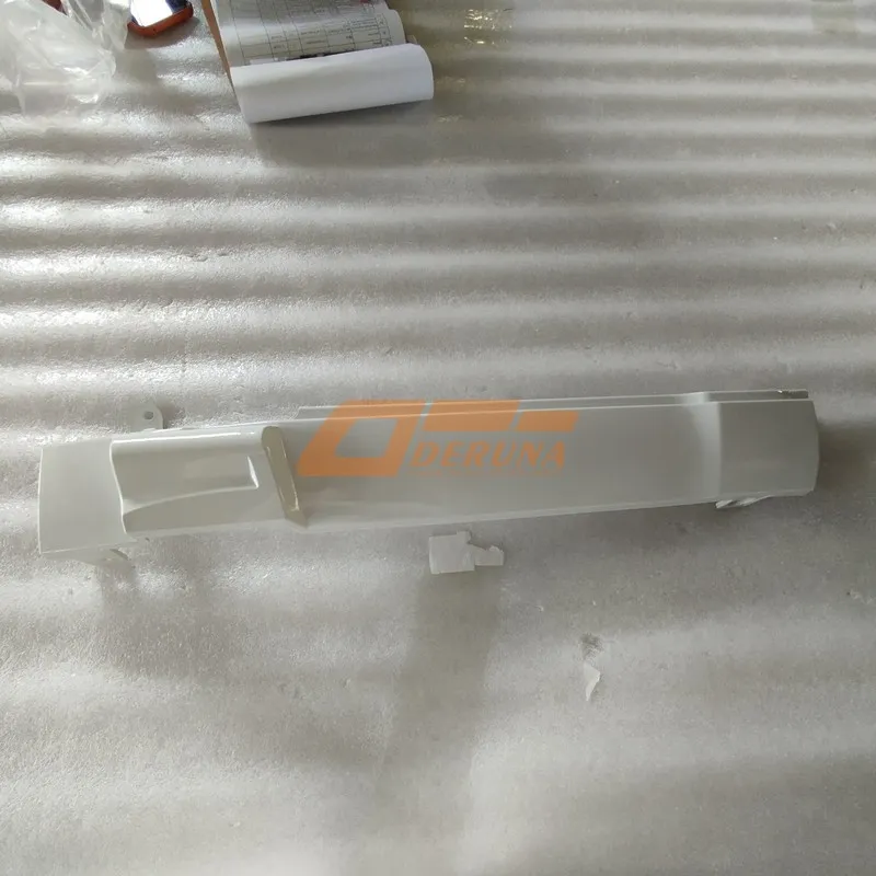 712W624106046 Right Side Air Intake Trim