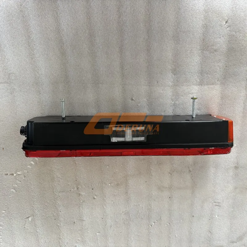 Левый задний фонарь