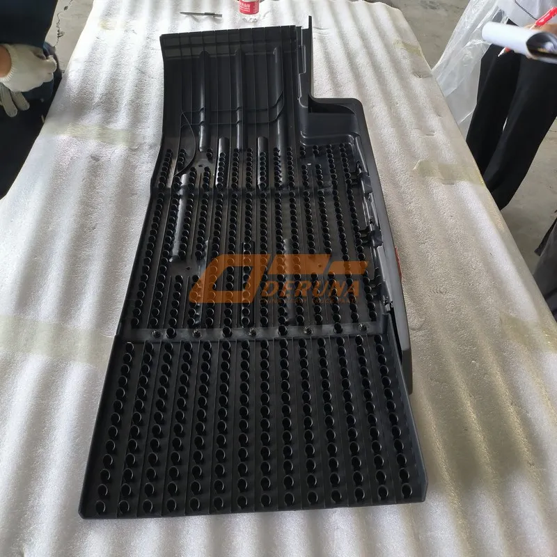 Right Side Mudguard (Complete)