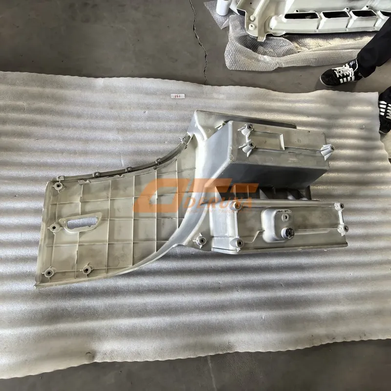 Step Tread With Right Front Fender