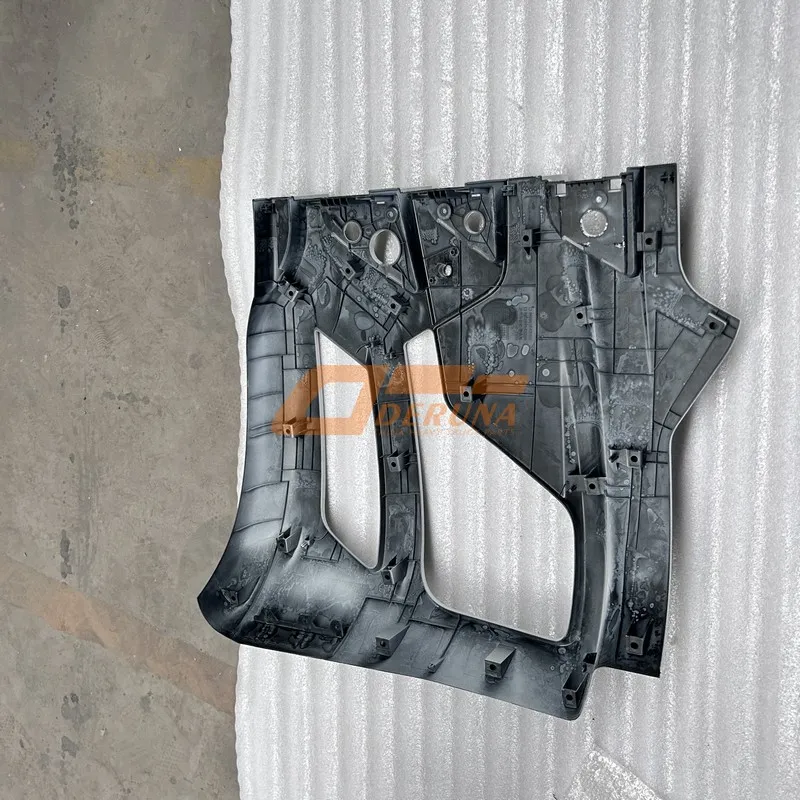 8406924-C6200 Right Bumper Assembly