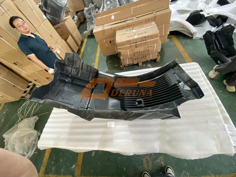 Верхнее правое переднее крыло