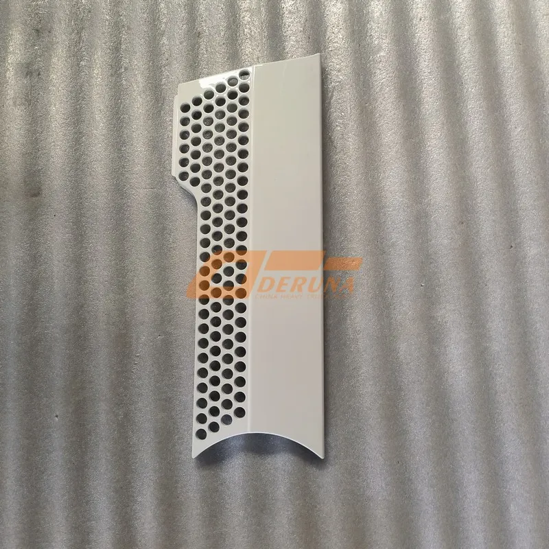 Верхняя правая решетка капота двигателя