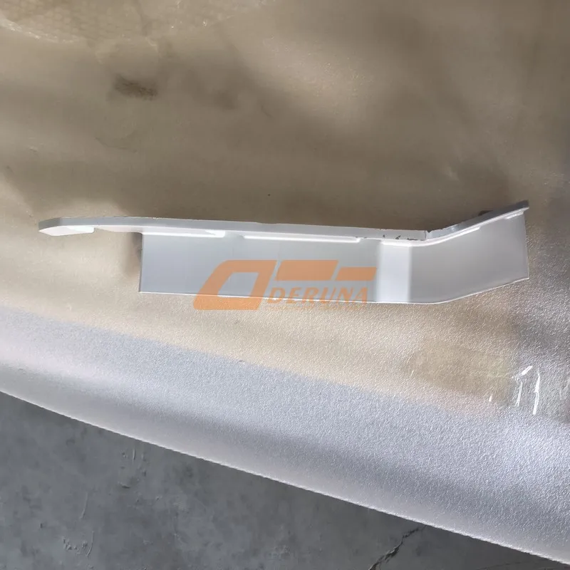 SHACMAN Tira de Remate Derecha del Parachoques