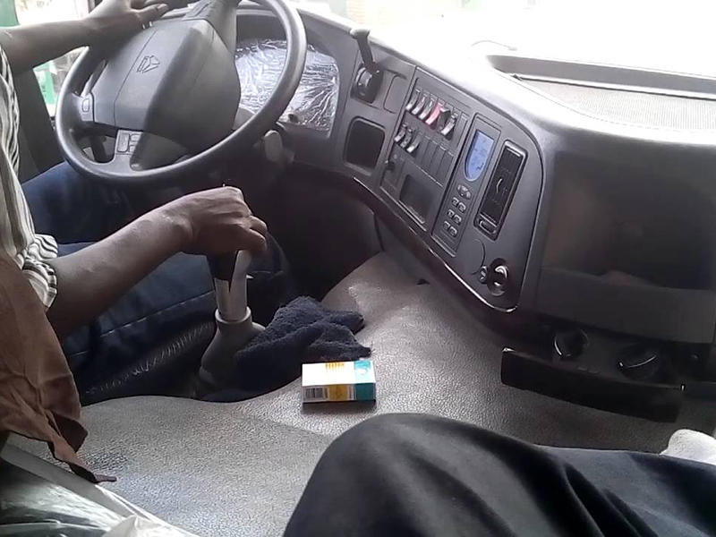 Driver engaging gear with digital gear position display