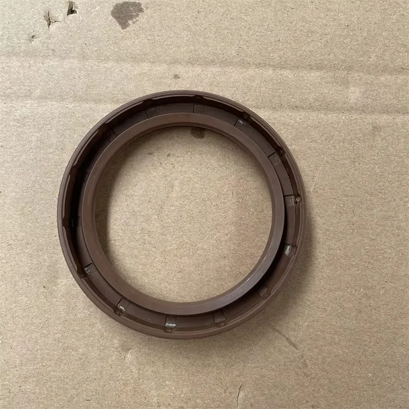 Installation of crankshaft front oil seal on FOTON engine