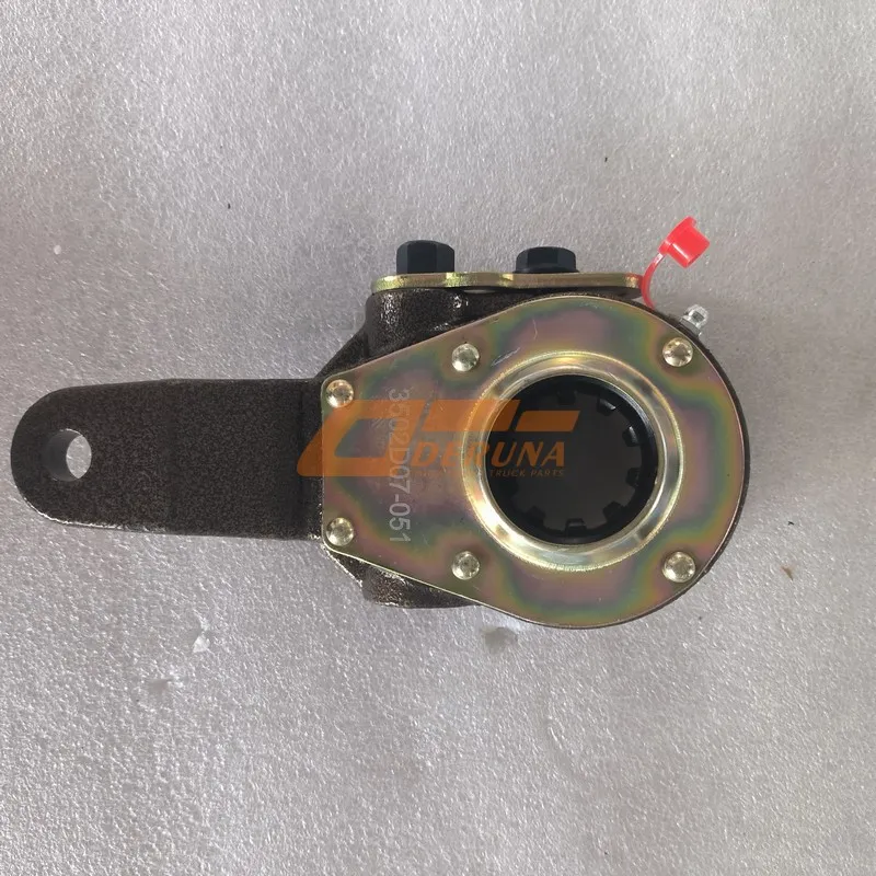3502D07-051 Brazo de ajuste trasero izquierdo (freno)