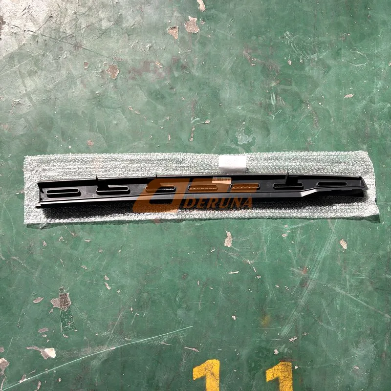 WG1664160500 Left Defroster Strip Assembly