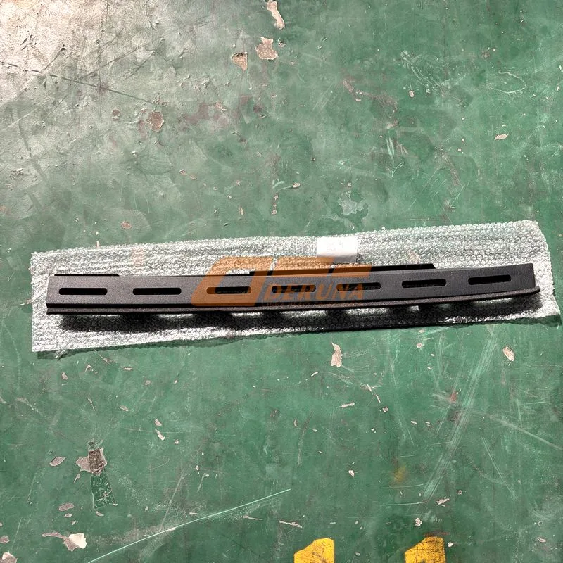 WG1664160500 Left Defroster Strip Assembly